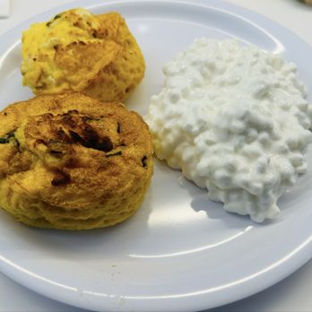 United Club - Phoenix - Slim pickens for bfast - Airport Lounges Near Me - Phoenix, Arizona