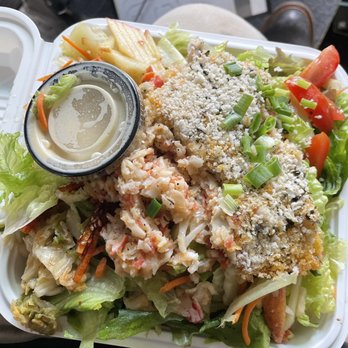 Flyin' Ahi - Crab stuffed mahimahi all toss salad w/ cream truffle sauce - Food Trucks Near Me - Mililani, Hawaii