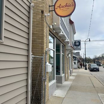 Archie's Flat Top - Outside view - Burgers Near Me - West Allis, Wisconsin