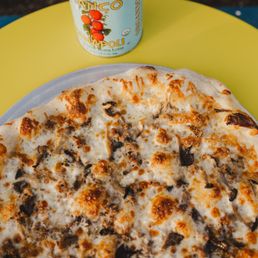 Mushroom & White Sauce Pizza