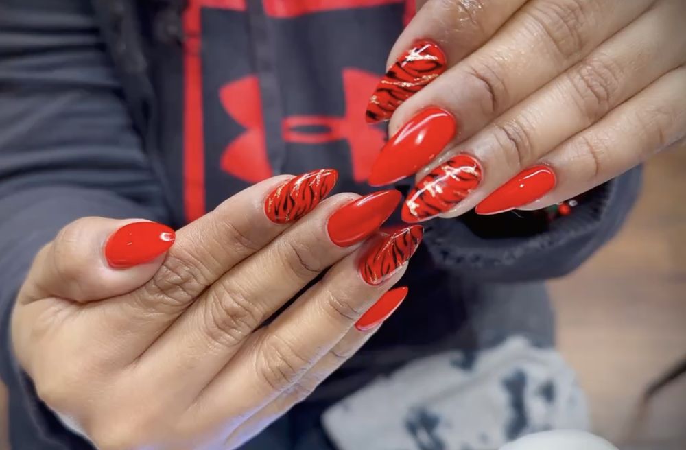 Miss Liz Nail Studio Logo