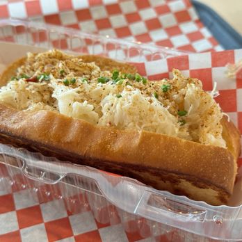 Pike Place Chowder - Pacific Place - Connecticut-Style Crab Roll 1/4 lb. 6-Inch Bun - Seafood Near Me - Seattle, Washington Pike Place Chowder - Pacific Place - Connecticut-Style Crab Roll 1/4 lb. 6-Inch Bun - Seafood Near Me - Seattle, Washington