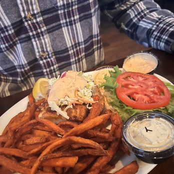 Carsons Tavern - Mahi sandwich - American Near Me - Stuart, Florida Carsons Tavern - Mahi sandwich - American Near Me - Stuart, Florida