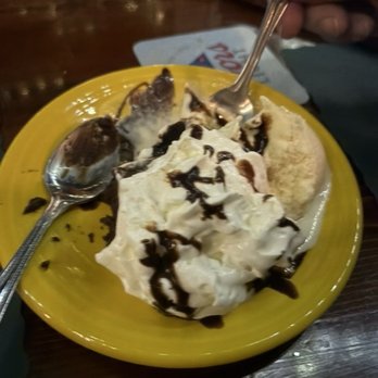 O'Shea's Olde Inne - Chocolate lava cake - Irish Near Me - West Dennis, Massachusetts