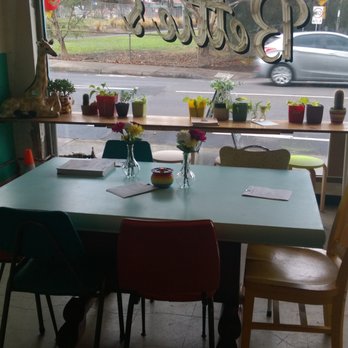 Bettie's - Table - Cafes Near Me - Northcote, VIC Bettie's - Table - Cafes Near Me - Northcote, VIC
