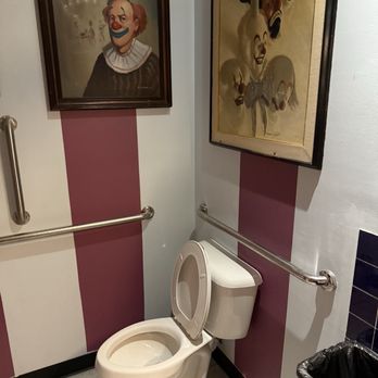 Lincoln Lodge - Clean restrooms - Comedy Clubs Near Me - Chicago, Illinois