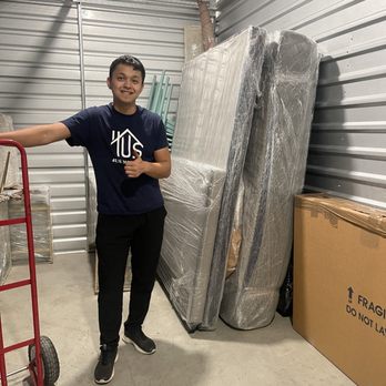 4US Moving | Northridge - Allen making sure everything is stacked up nice - Movers Near Me - Northridge, California 4US Moving | Northridge - Allen making sure everything is stacked up nice - Movers Near Me - Northridge, California