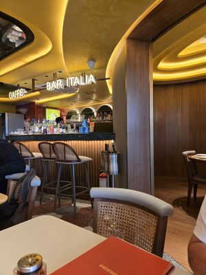 Edsa Shangri-La, Manila by null