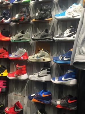 shoe stores like finish line