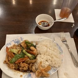 Chicken with mixed vegetables lunch special