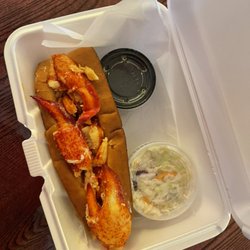 Eddie F's - Hot lobster roll Togo