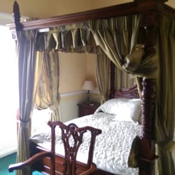 Royal Hotel - Princess Anne room with four poster, walk in shower and great sea view