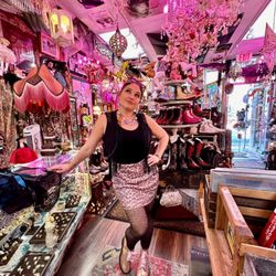 Ezra L'amour Vintage Boutique Studio - How I imagine the inside of a genie bottle to look like ‍