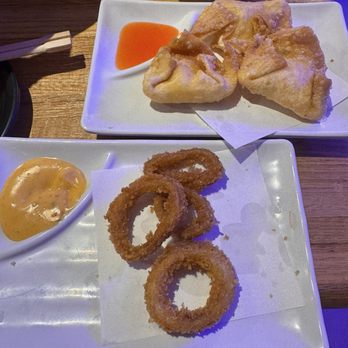 Mizuki Sush - Fried Calamari and Wontons - Desserts Near Me - Little Rock, Arkansas