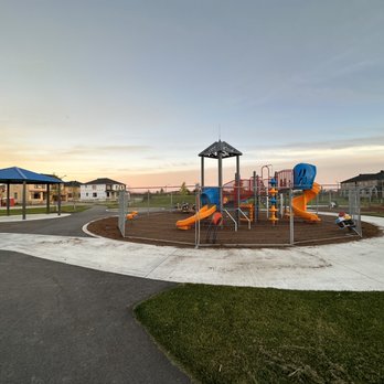 Chorus Park - Equipment - Parks Near Me - Ottawa, Ontario