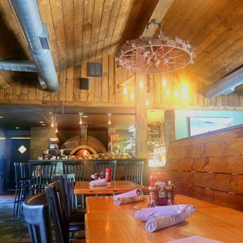 The Bench - Pizza Near Me - Stowe, Vermont