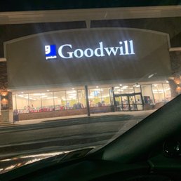 Exterior photo of Goodwill Store & Donation Center - Hoffman Estates, Illinois Exterior photo of Goodwill Store & Donation Center - Hoffman Estates, Illinois