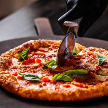 ビッシュ　PIZZA THE BEST Though expensive, I had the best pizza I have ever had (in