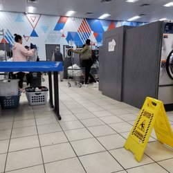Stop N Wash - Folding area