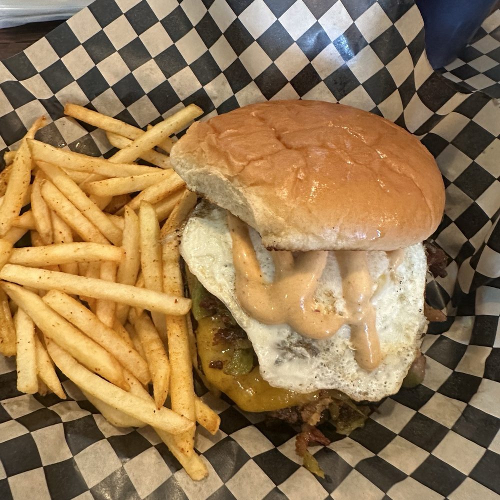 Chase the Taste - Og Borracho Burger - New American Near Me - El Paso, Texas