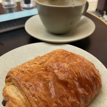 Côte - pain au chocolat - Breakfast & Brunch Near Me - London, XGL Côte - pain au chocolat - Breakfast & Brunch Near Me - London, XGL