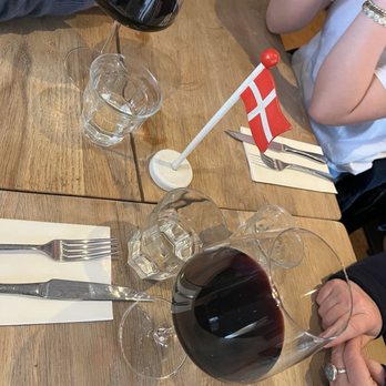Rafaels Pizzeria - Rotwein Primitivo 11,40€ - Italian Near Me - Kolding, 83