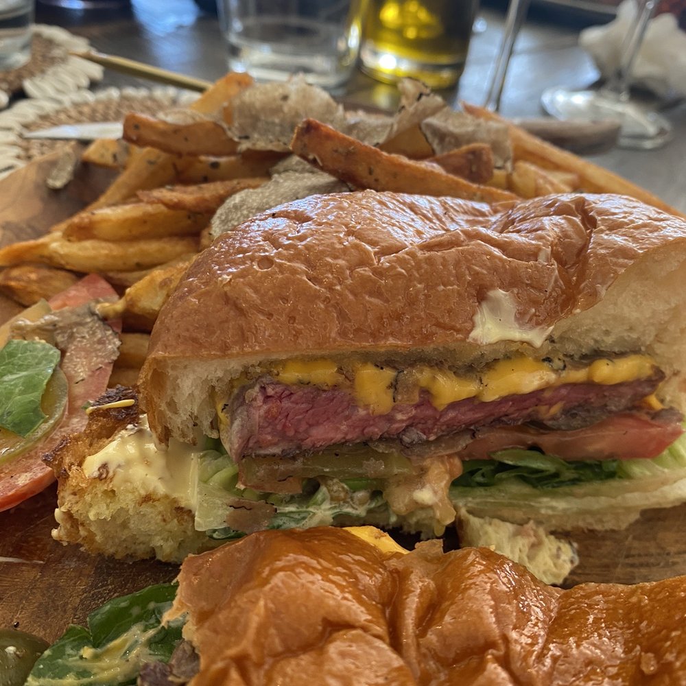 Restaurant Shellona Beach - Burger - Greek Near Me - Pismo Beach, California