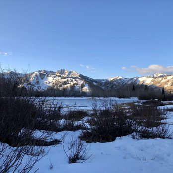 Willow Heights Trail - Frozen lake - Hiking Near Me - Salt Lake City, Utah Willow Heights Trail - Frozen lake - Hiking Near Me - Salt Lake City, Utah