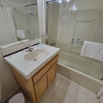 Cottages at Point Reyes Seashore - Bathroom - Hotels Near Me - Inverness, California Cottages at Point Reyes Seashore - Bathroom - Hotels Near Me - Inverness, California