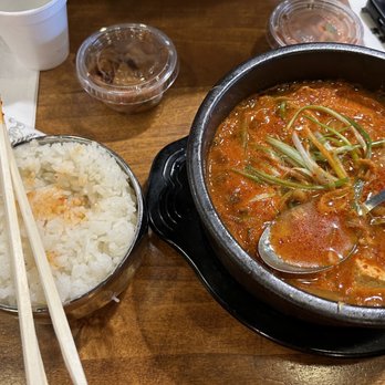 Narrow Street 512 - Kimchi Stew - Korean Near Me - Austin, Texas Narrow Street 512 - Kimchi Stew - Korean Near Me - Austin, Texas