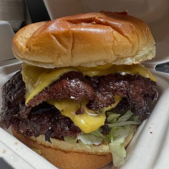 Retro Burger - Burgers Near Me - Chagrin Falls, Ohio