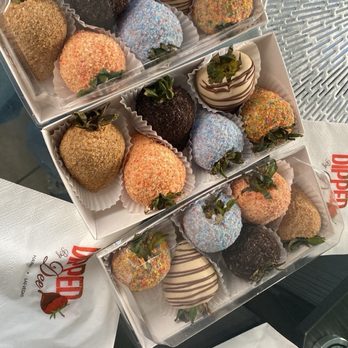 Dipped By Dee - 3 OG Assorted Minibox - Desserts Near Me - Las Vegas, Nevada