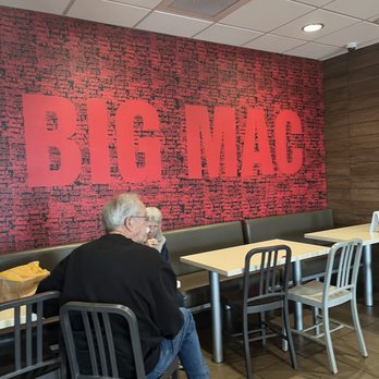 McDonald's - Seating - Fast Food Near Me - Quartzsite, Arizona