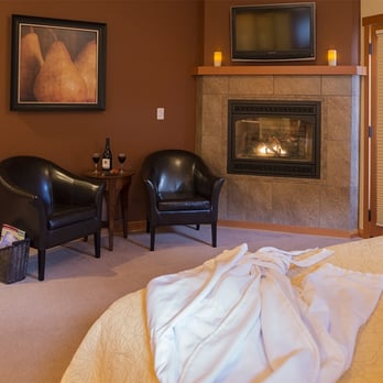 Cascade Valley Inn - All rooms have gas fireplace, satellite TV with DVD and free Wi-Fi - Bed & Breakfast Near Me - Cashmere, Washington