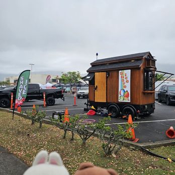 Chiller Express - Looking towards Windward Mall from the corner of Haiku Road and Kamehameha Highway - Food Trucks Near Me - Kaneohe, Hawaii Chiller Express - Looking towards Windward Mall from the corner of Haiku Road and Kamehameha Highway - Food Trucks Near Me - Kaneohe, Hawaii