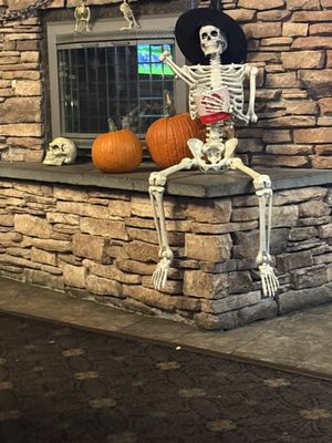 The Ground Round by null