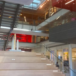 Gensler - Spanish style stairs for lectures and hanging out