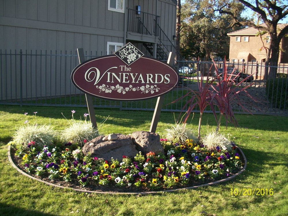 THE VINEYARDS APARTMENTS Updated October 2024 835 W Harney Ln, Lodi