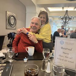 The Villas at Stanford Ranch - Lunch in the dinning with a very dear friend and my mother Maria