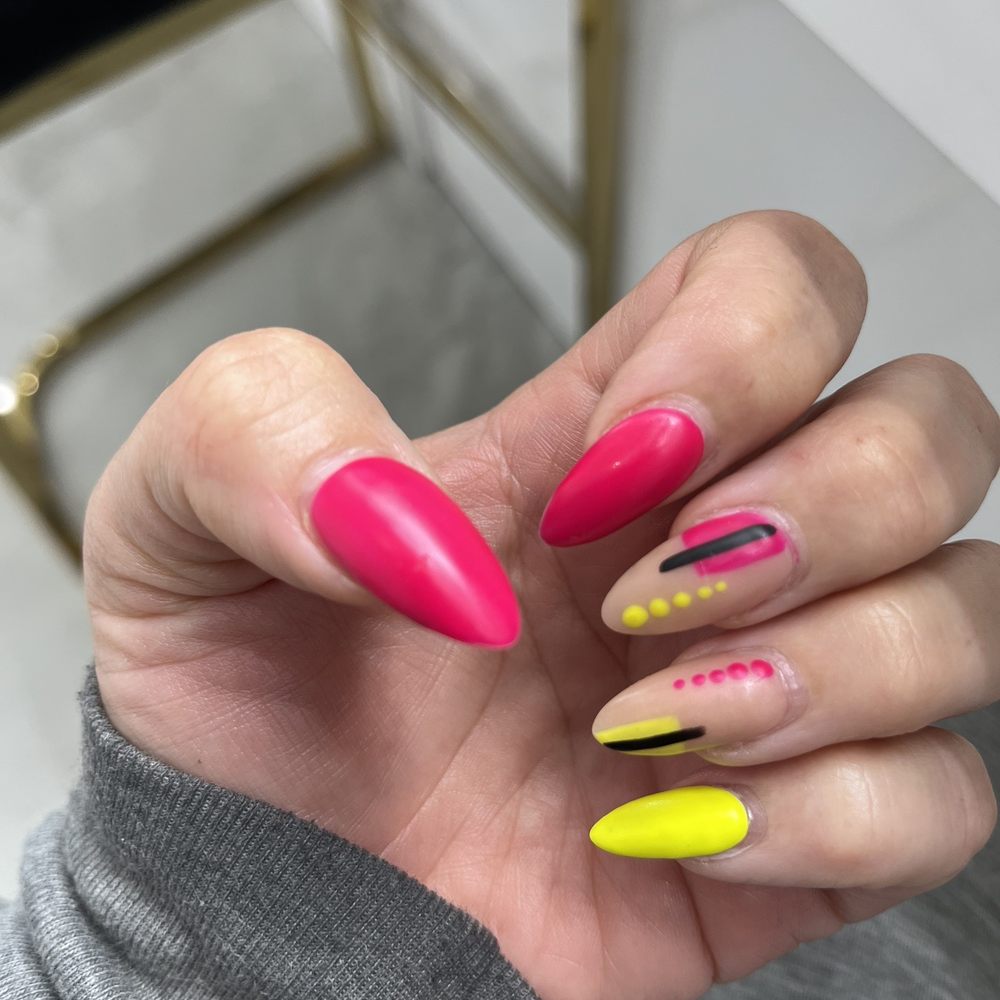 AVA Nail Bar - picture was taken today, however this fill was done 2 weeks ago but I forgot to take a pic so I took it right before I got them redone. - Nail Salons Near Me - Schaumburg, Illinois