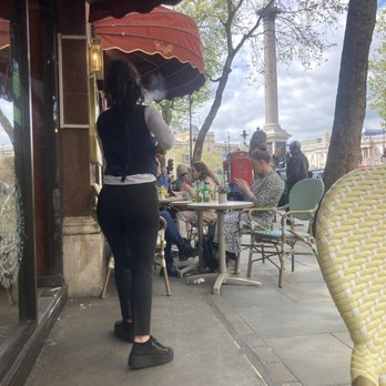 Caffe Concerto - Waitress - Italian Near Me - London, XGL