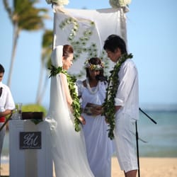 Hawaiian Aloha Blessings - Kahu Pomaika`i conducts a sacred ceremony at the Kahala Hotel and Resort on O`ahu.