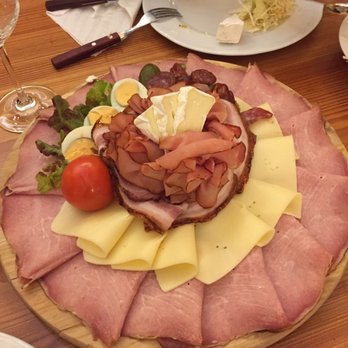 Bernhart - Big plate with meat and cheese - Wine Bars Near Me - Riegersburg, 6 Bernhart - Big plate with meat and cheese - Wine Bars Near Me - Riegersburg, 6