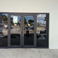 Caloosa Pharmacy - Front door
