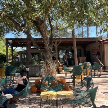 Das Peach Haus - Great setup - Specialty Food Near Me - Fredericksburg, Texas