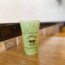 Tierra Mia Coffee - Matcha latte w almond milk, iced