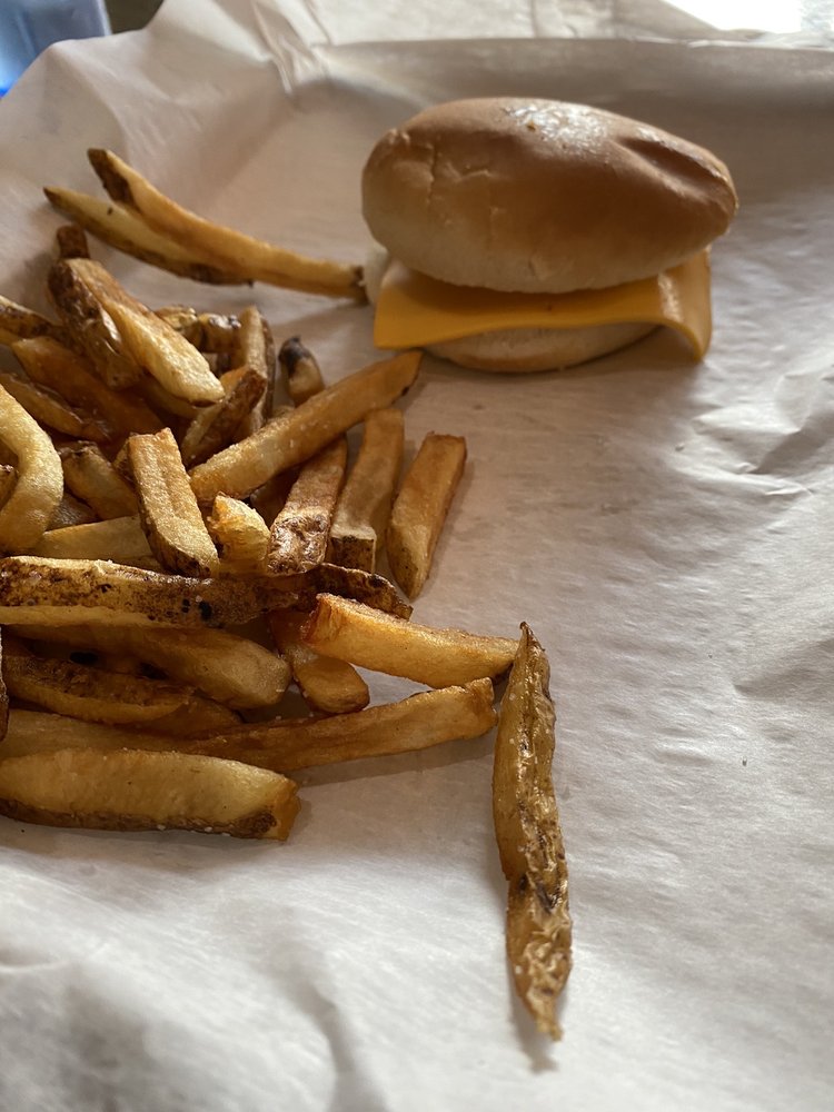 QUINTON’S BAR & DELI Updated October 2024 38 Photos & 63 Reviews 2500 Corridor Way