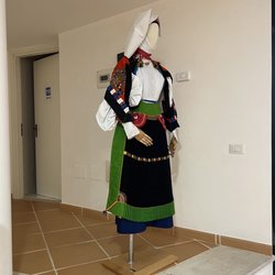 Antonio Ortiz Echagüe - Traditionelle Tracht von Atzara