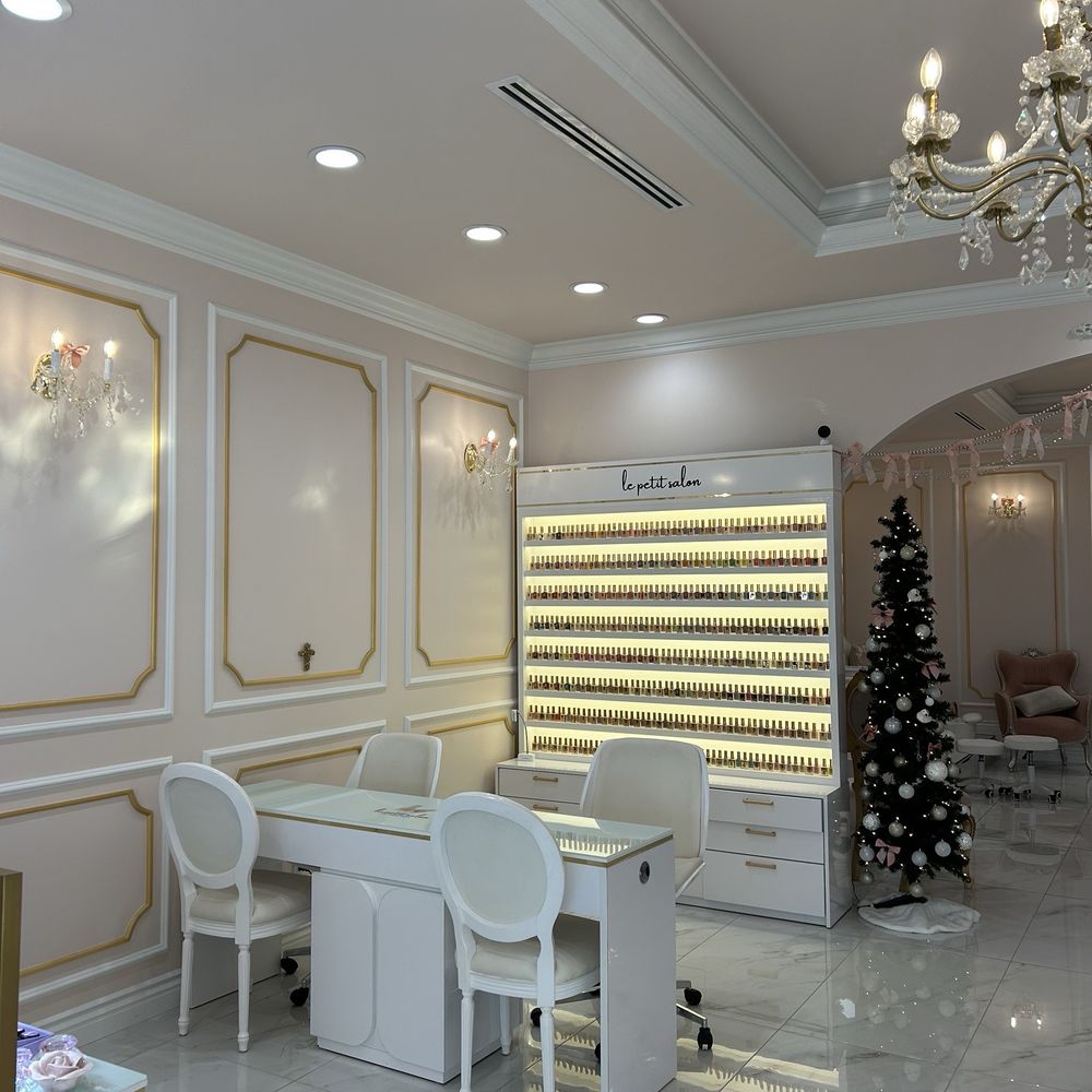 Le Petit Salon - Nail Salons Near Me - Tustin, California