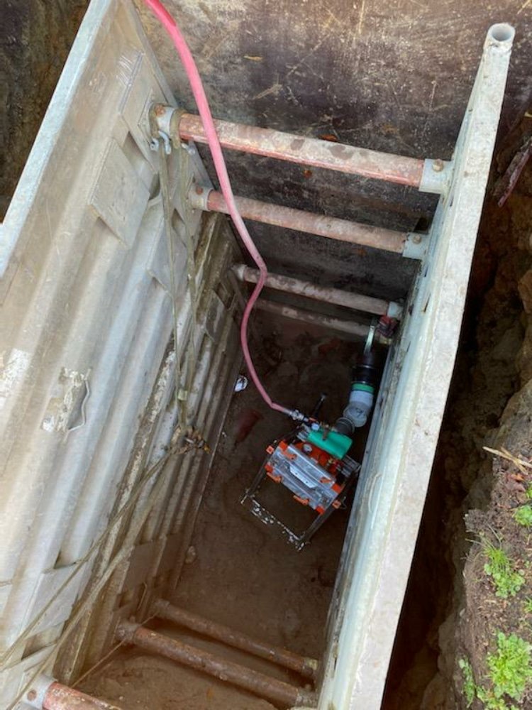 Slide of Advanced Pipe Lining Technologies